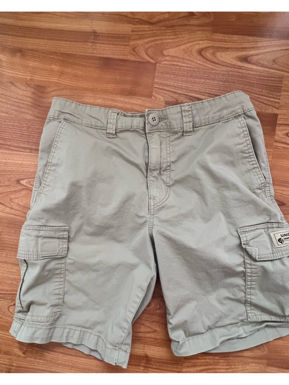 Union Bay Men's Shorts 30" waist khaki  9" inseam six  pockets Belt Loops Cotton